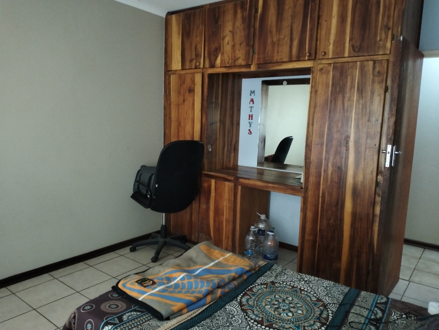 To Let 4 Bedroom Property for Rent in Hankey Eastern Cape